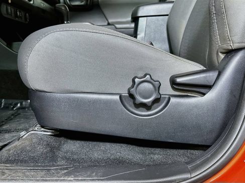 Used 2018 Toyota Tacoma SR5 RWD image 22