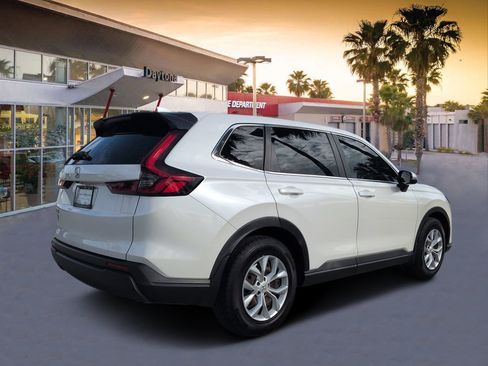 Used 2023 Honda CR-V LX image 3