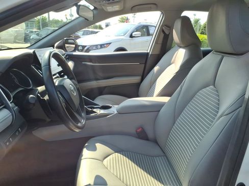 Used 2022 Toyota Camry SE FWD image 12