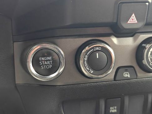 Used 2019 Toyota Tacoma TRD Sport AWD/4WD image 29