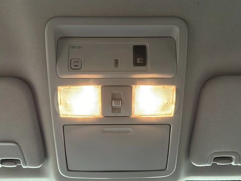 Used 2016 Nissan Titan SL AWD/4WD image 25