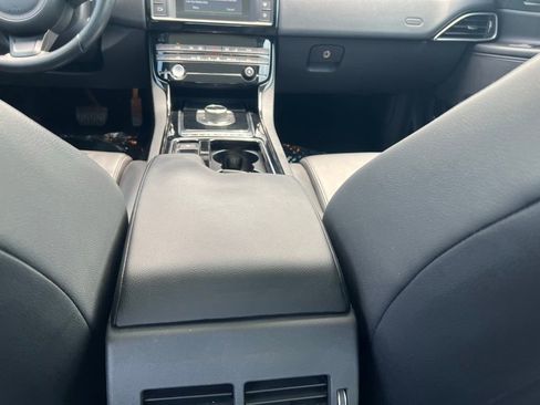 Used 2018 Jaguar XE Premium AWD/4WD image 19