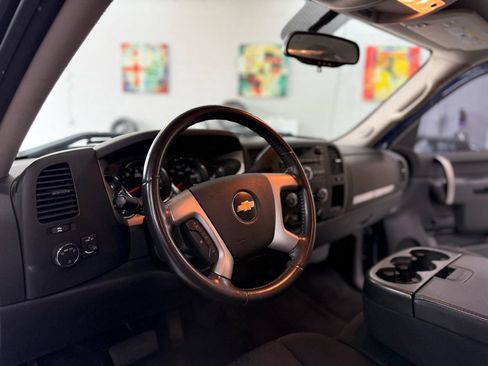 Used 2010 Chevrolet Silverado 1500 LT AWD/4WD image 11