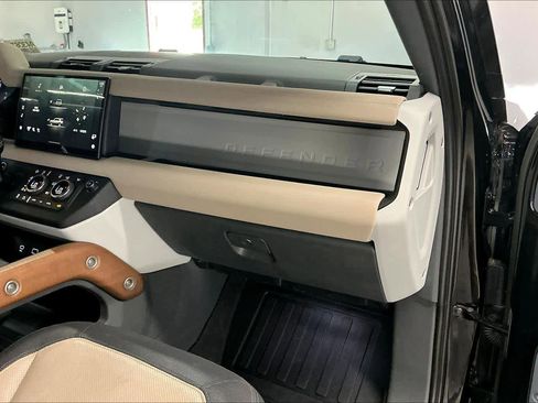 Used 2023 Land Rover Defender 130 X-Dynamic SE image 18