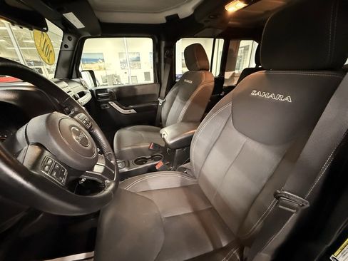 Certified 2017 Jeep Wrangler Unlimited Sahara w/ Connectivity Group image 13