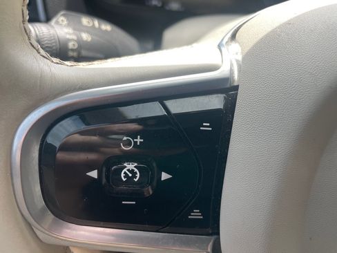 Used 2017 Volvo XC90 T6 Momentum w/ Vision Package AWD/4WD image 25