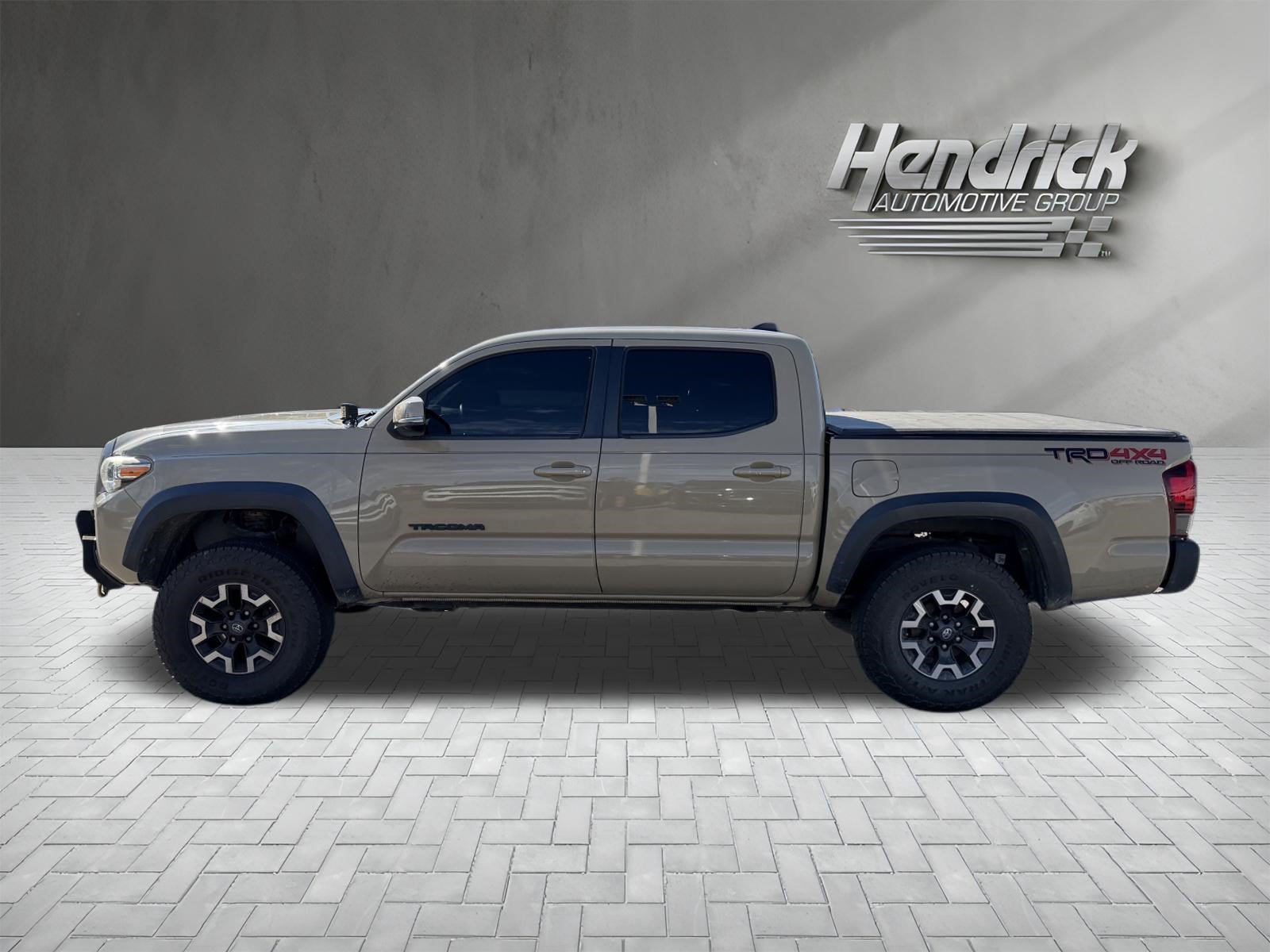 Used 2018 Toyota Tacoma TRD Off-Road AWD/4WD image 6