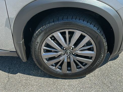 Used 2024 Nissan Pathfinder SL w/ SL Premium Package AWD/4WD image 8