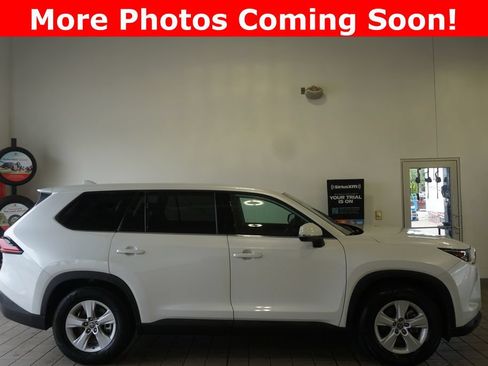 Used 2025 Toyota Grand Highlander FWD image 2