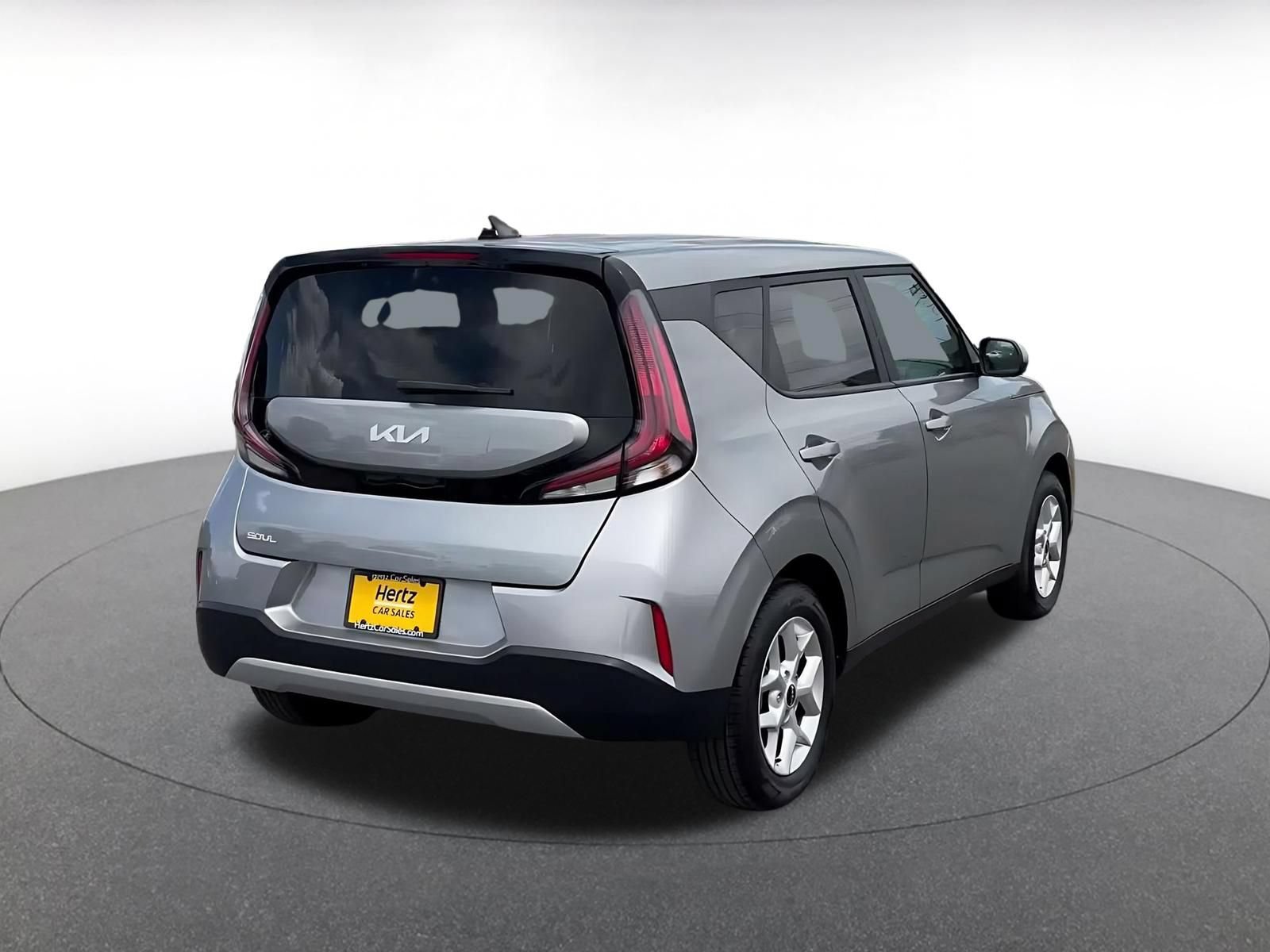 Used 2025 Kia Soul LX w/ LX Technology Package FWD image 13