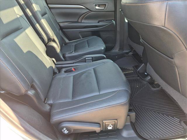 Used 2017 Toyota Highlander Limited Platinum AWD/4WD image 21