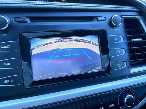Used 2018 Toyota Highlander LE image 25