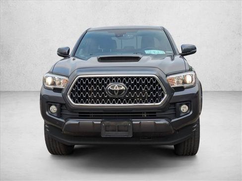 Used 2019 Toyota Tacoma TRD Sport AWD/4WD image 2
