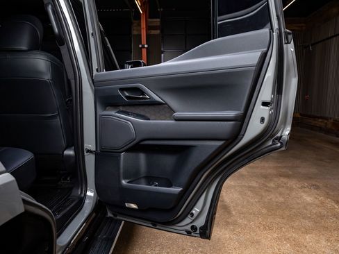 Used 2025 Lexus GX 550 image 40