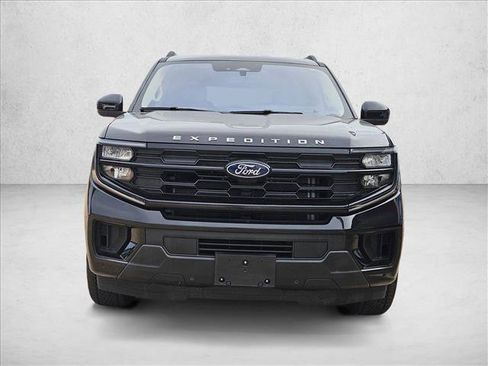 Used 2025 Ford Expedition Active RWD image 2