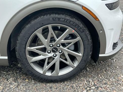 Used 2024 Genesis GV60 Advanced image 9