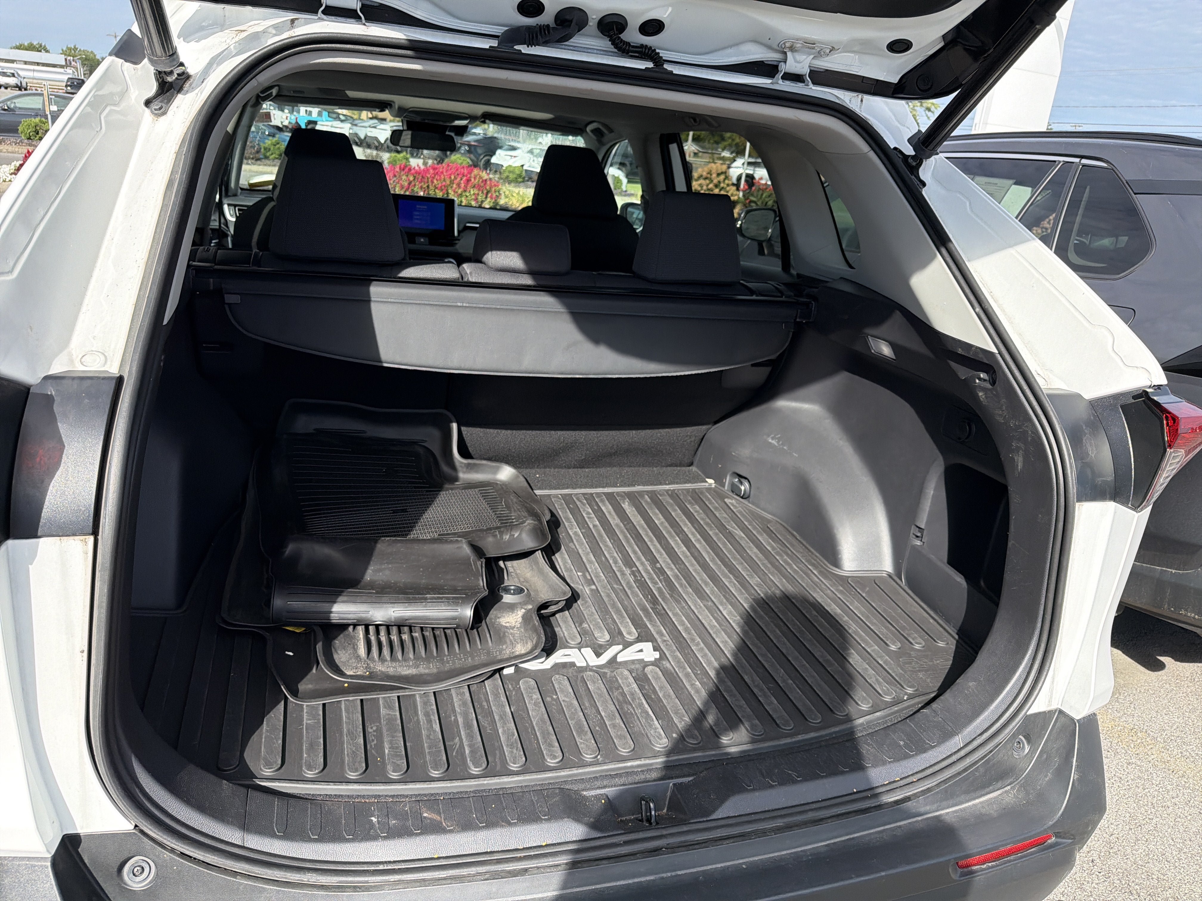 Used 2023 Toyota RAV4 XLE w/ Convenience Package AWD/4WD image 25