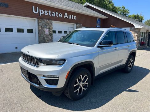 Used 2024 Jeep Grand Cherokee Limited AWD/4WD image 1