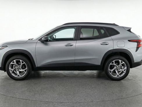 Used 2025 Chevrolet Trax LT image 5