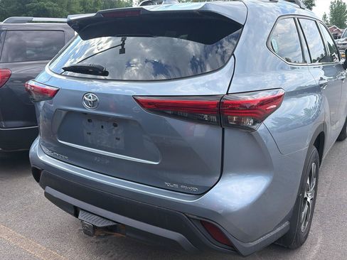 Used 2020 Toyota Highlander XLE AWD/4WD image 8