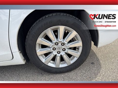 Used 2012 Toyota Sienna XLE image 16