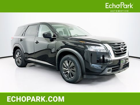 Used 2024 Nissan Pathfinder S image 1