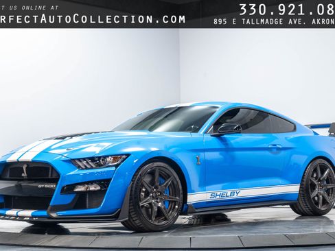Used 2022 Ford Mustang Shelby GT500 w/ Carbon Fiber Track Pack RWD image 1