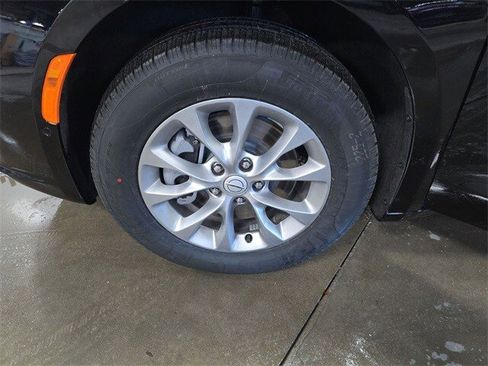 New 2026 Chrysler Pacifica Limited image 21