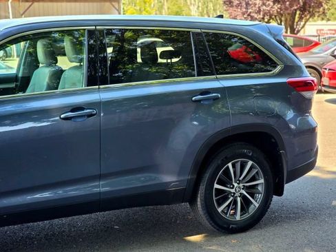 Used 2019 Toyota Highlander XLE AWD/4WD image 5