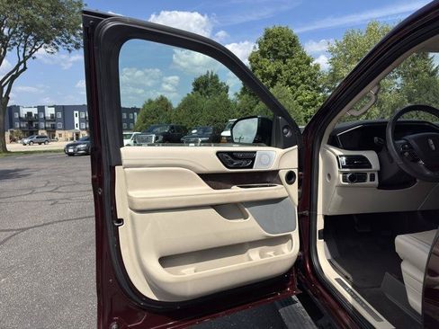 Used 2018 Lincoln Navigator L Reserve w/ Technology Package AWD/4WD image 24