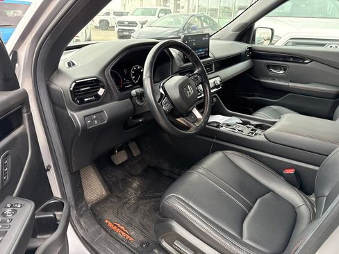 Used 2025 Honda Pilot TrailSport image 16