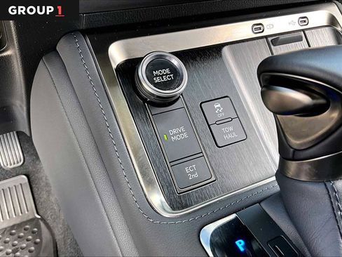 Used 2025 Lexus GX 550 w/ Accessory Package (2T) image 32