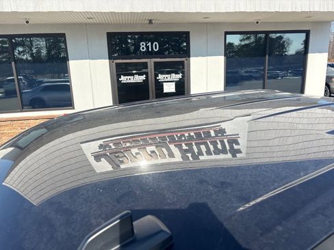 Used 2024 Chevrolet Silverado 1500 LT w/ Z71 Off-Road Package image 12