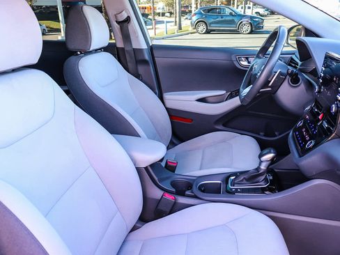Used 2022 Hyundai Ioniq SE image 18