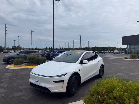 Used 2026 Tesla Model Y AWD image 5
