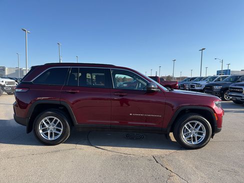 Used 2024 Jeep Grand Cherokee Laredo X w/ Luxury Tech Group I image 4