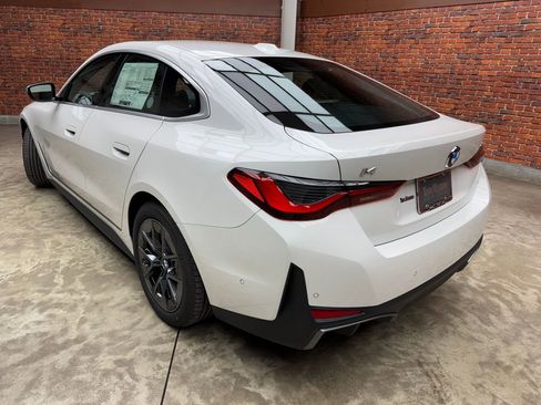 New 2026 BMW i4 xDrive40i image 2