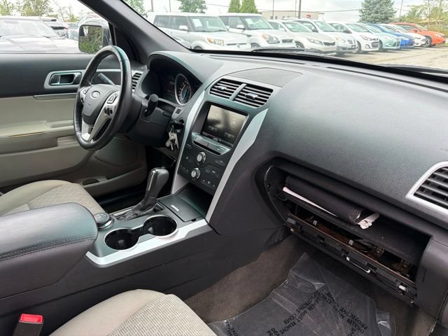 Used 2015 Ford Explorer XLT w/ Equipment Group 201A AWD/4WD image 28