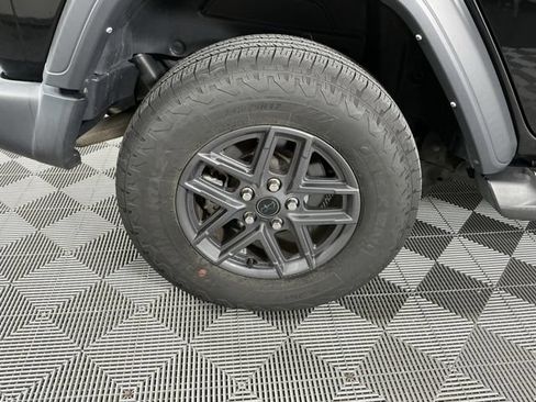 Used 2024 Jeep Wrangler Unlimited Sport AWD/4WD image 17