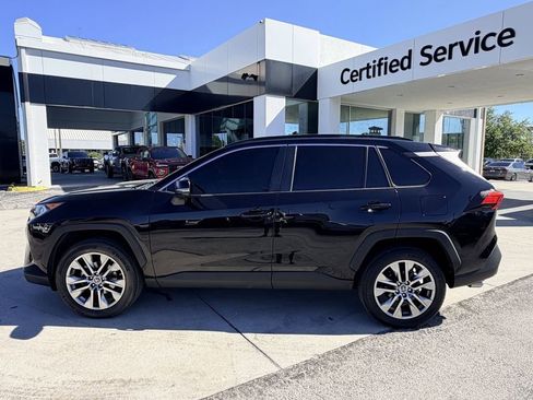 Used 2019 Toyota RAV4 XLE Premium w/ Cold Weather Package image 8