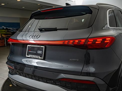 Certified 2025 Audi Q5 Premium Plus w/ Premium Plus AWD/4WD image 14
