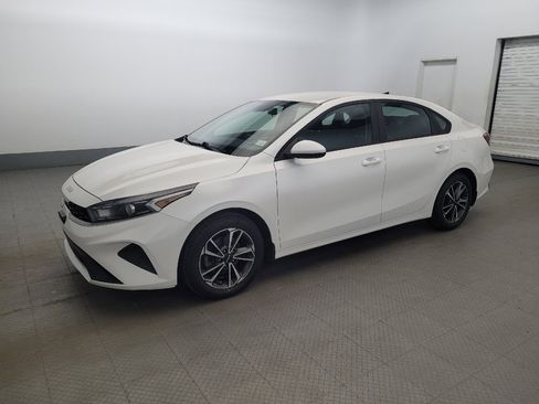 Used 2023 Kia Forte LXS FWD image 2
