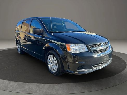 Used 2019 Dodge Grand Caravan SE w/ UConnect Hands-Free Group image 3