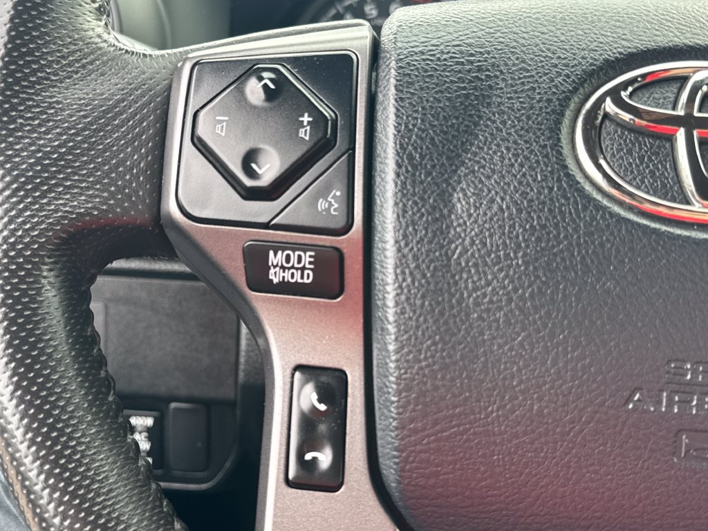 Used 2020 Toyota Tacoma TRD Off-Road w/ Technology Package AWD/4WD image 18