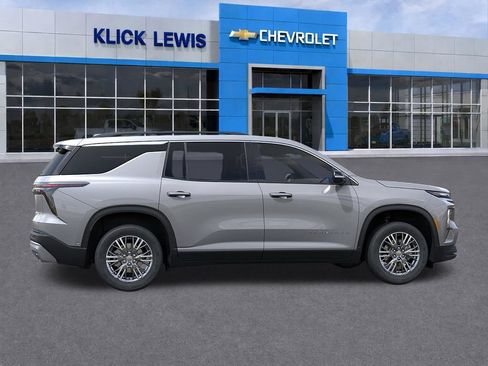 New 2026 Chevrolet Traverse LT w/ Driver Confidence Package AWD/4WD image 5