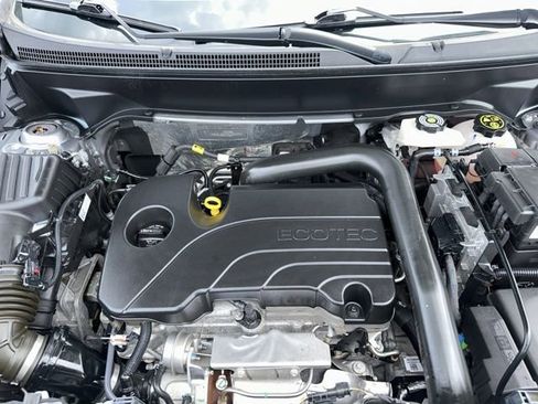 Used 2024 GMC Terrain SLT image 33