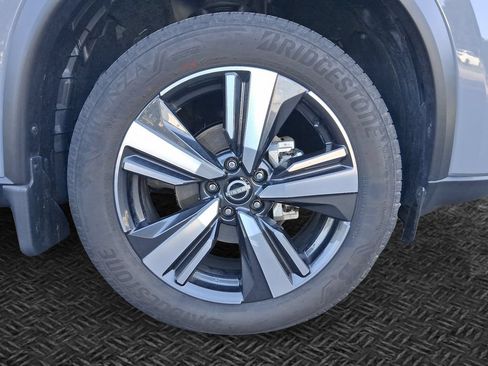Used 2025 Nissan Rogue SL w/ SL Premium Package FWD image 11