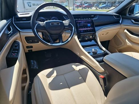 Certified 2025 Jeep Grand Cherokee L Limited w/ Luxury Tech Group II AWD/4WD image 21