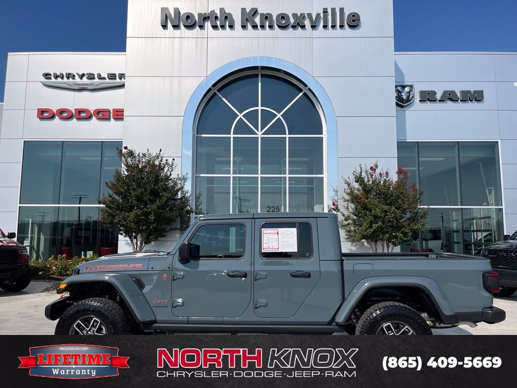 Used 2025 Jeep Gladiator Mojave w/ Convenience Group AWD/4WD image 2