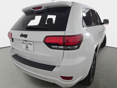 Used 2017 Jeep Grand Cherokee Altitude AWD/4WD image 38
